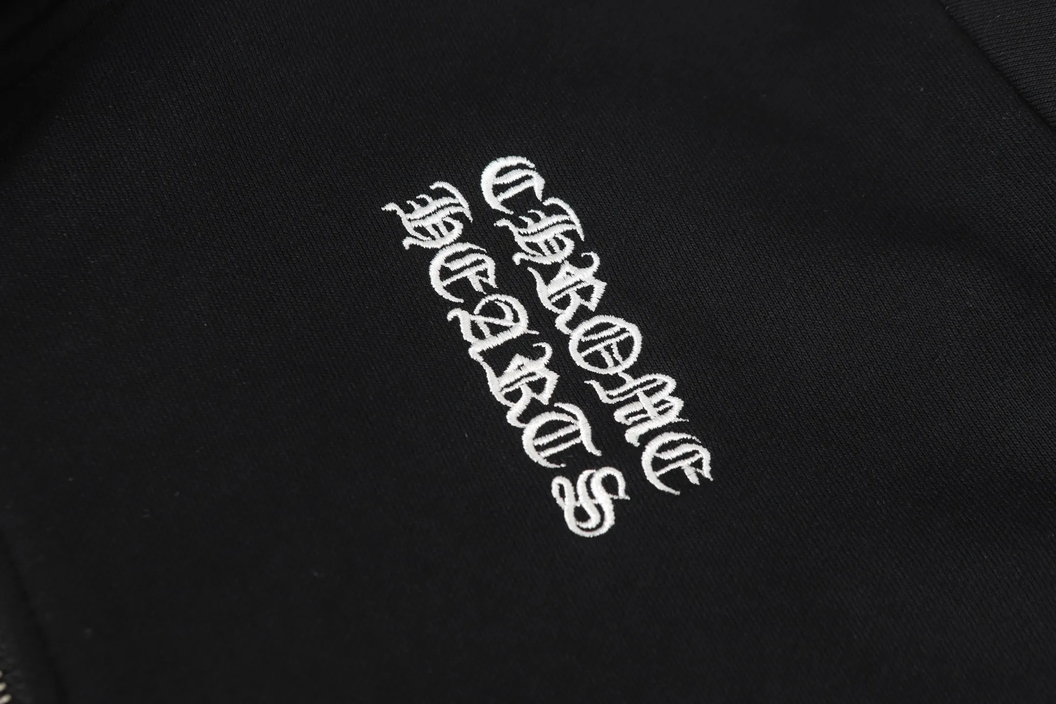 P300 #K26 Heavy Industry Style - Chrome Hearts Colorful Cross ✝️ Inlay embroidered Sanskrit printed zipper sweatshirt cardigan jacket - High weight, high density and high quality. The wool is soft, delicate and skin-friendly. It feels soft and silky. It has excellent warmth and skin-friendly properties. - Custom-woven and dyed, no color difference. No matter the fabric or workmanship details, it beats the ordinary version on the market. - Hardware zipper accessories are all customized, full of details - Color: black white -Size: S M L XL